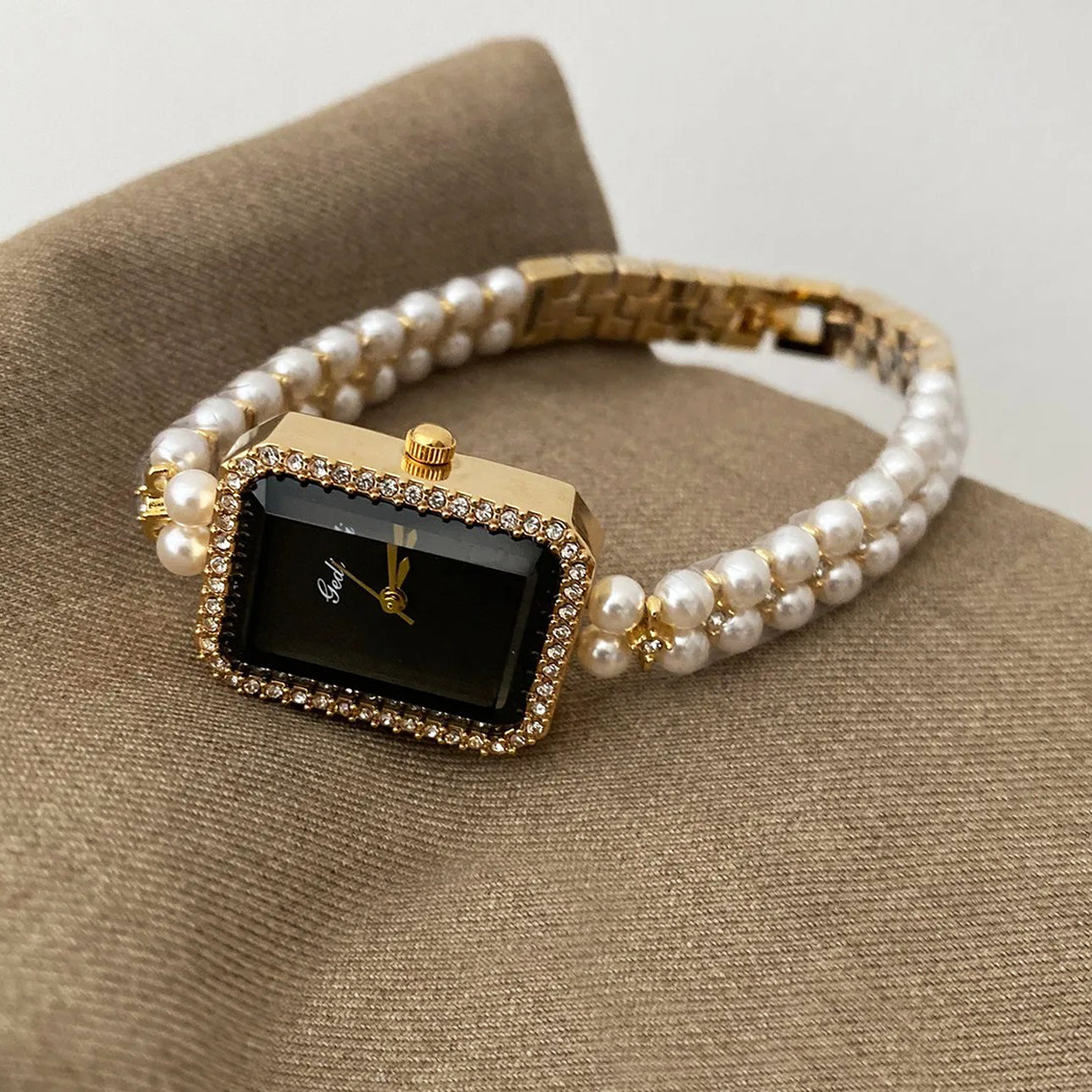Velustra Shell Pearl Bracelet Watch